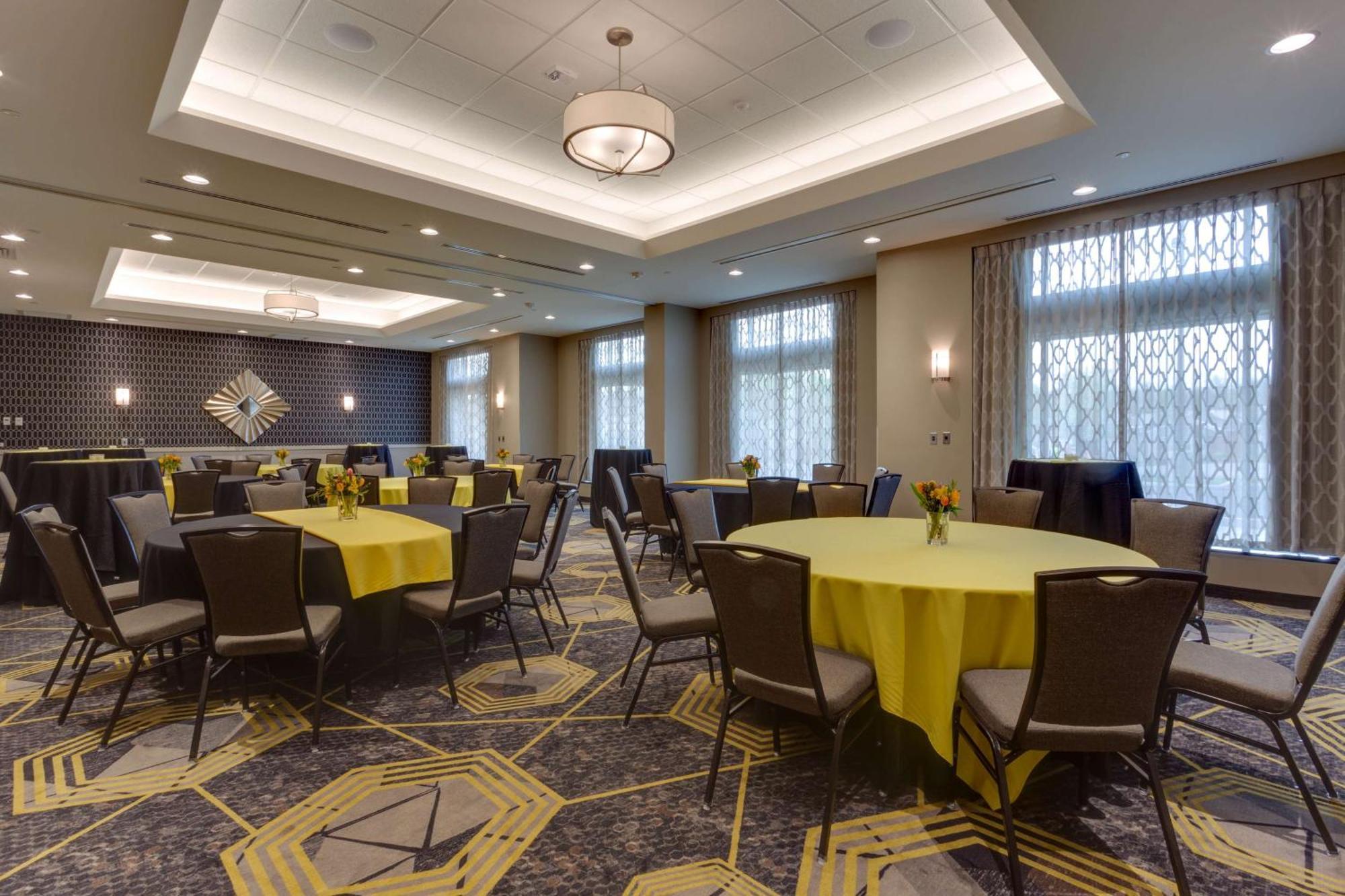 Drury Inn & Suites Pittsburgh Airport Settlers Ridge Екстериор снимка