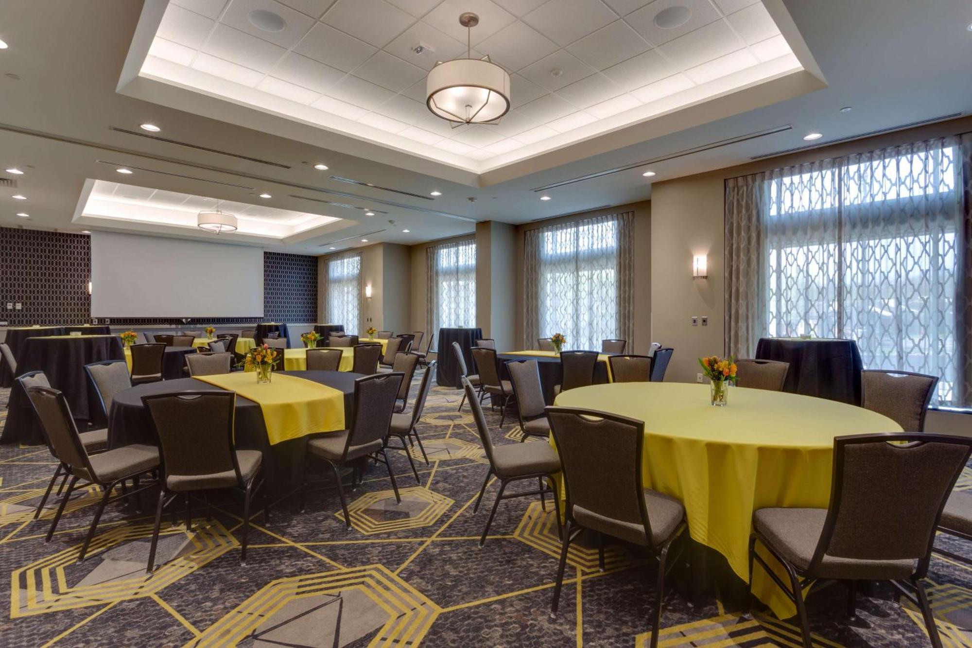 Drury Inn & Suites Pittsburgh Airport Settlers Ridge Екстериор снимка