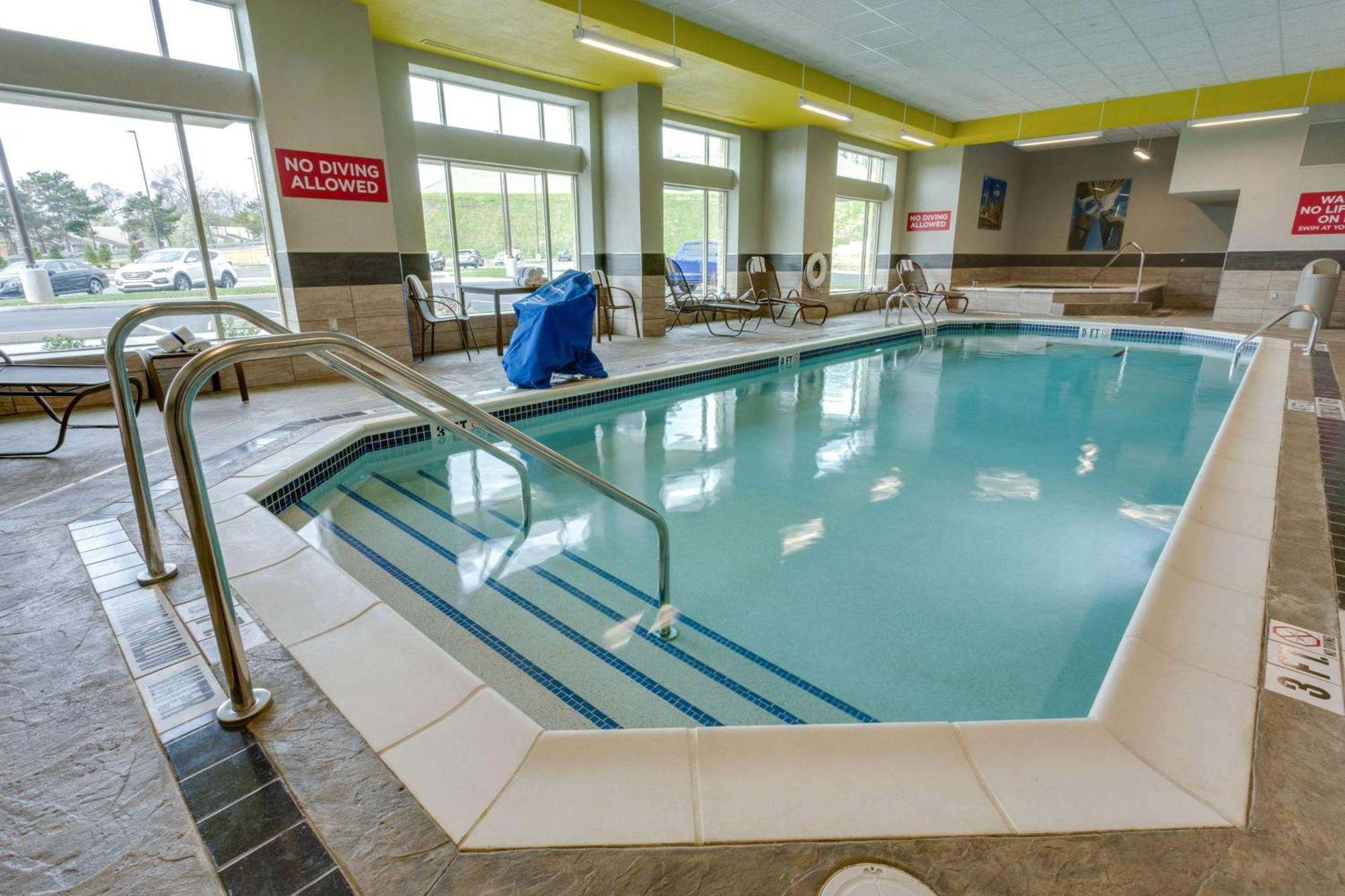 Drury Inn & Suites Pittsburgh Airport Settlers Ridge Екстериор снимка